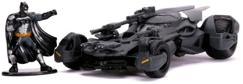 1:32 2017 Justice League Batmobile W/batman Figure - 1:32 2017 Justice League Batmobile W/batman Figure - Collectibles