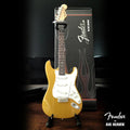 Axe Hvn Fs020 Fender Strat Gold Finish Mini Guitar - Axe Hvn Fs020 Fender Strat Gold Finish Mini Guitar - Collectibles