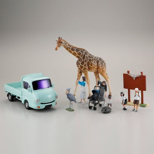 Artpla Tourists And Giraffes Set - Artpla Tourists And Giraffes Set - Collectibles
