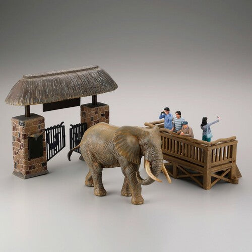 Artpla Tourists And African Elephants Set - Artpla Tourists And African Elephants Set - Collectibles