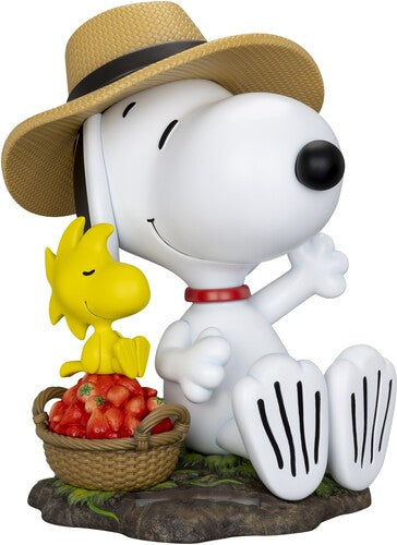 Snoopy Master Craft Strawberry Snoopy Figure - Snoopy Master Craft Strawberry Snoopy Figure - Collectibles