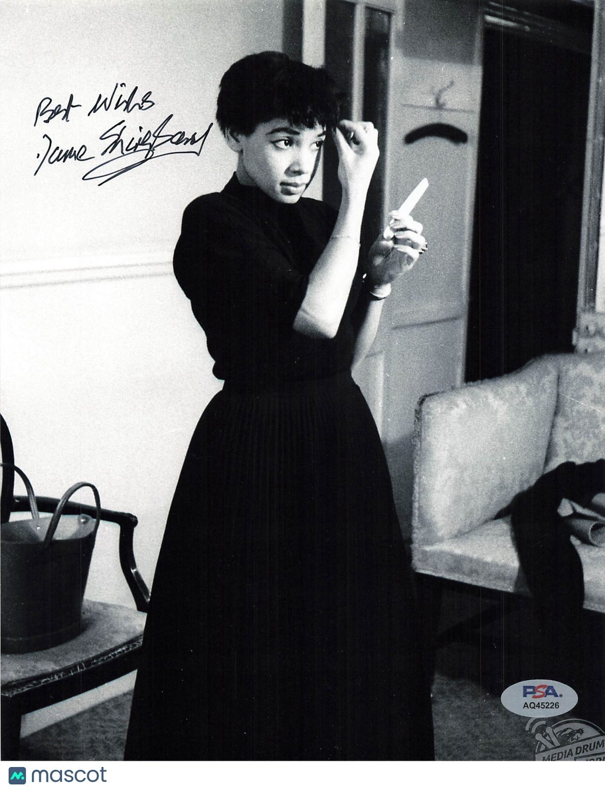 Shirley Bassey Signed 8x10 Photo PSA Autographed