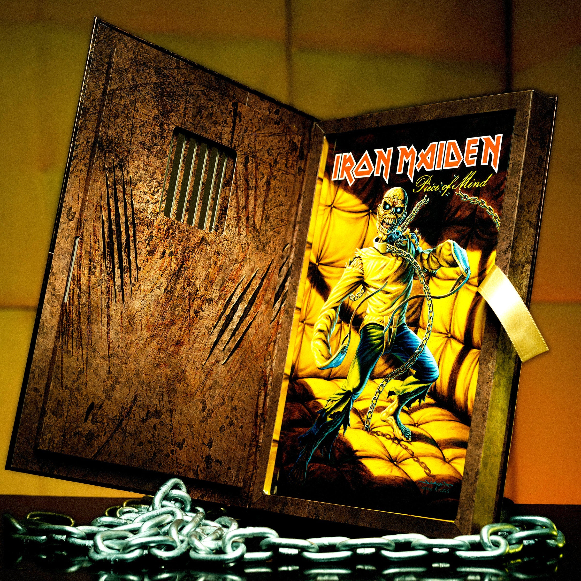 Iron Maiden Piece Of Mind - Deluxe Edition Book