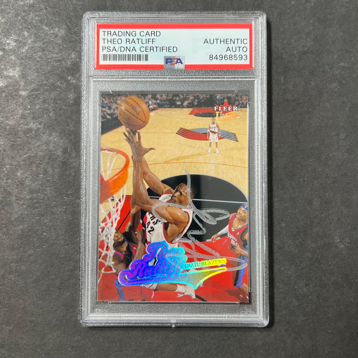 2004 Fleer #7 Theo Ratliff Signed Card AUTO PSA Slabbed Trailblazers